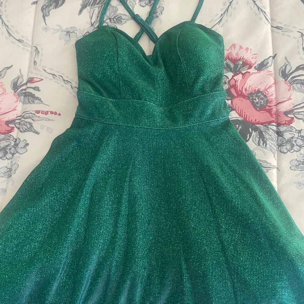 Selling a Nordstrom sparky green dress.